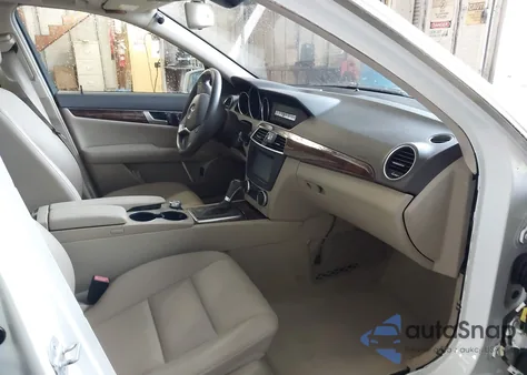 2013 Mercedes-Benz C 250 Luxury/Sport из США, поврежденный, VIN WDDGF4HBXDA839380
